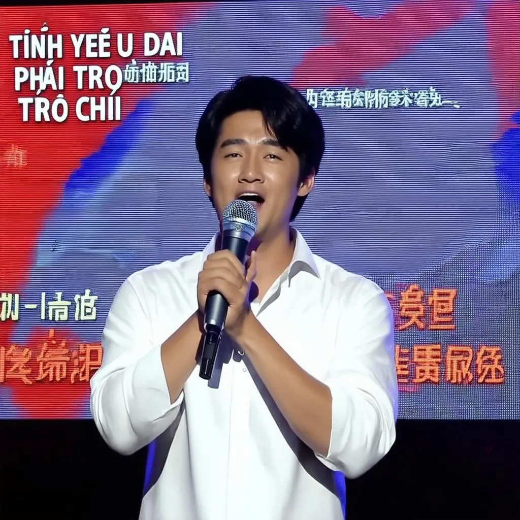 Hình ảnh Tuấn Hưng hát karaoke bài Tình Yêu Đâu Phải Trò Chơi