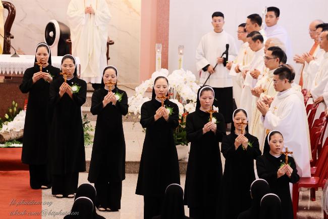 Em hỏi tình yêu là gì, cách vượt qua những thử thách trong tình yêu
