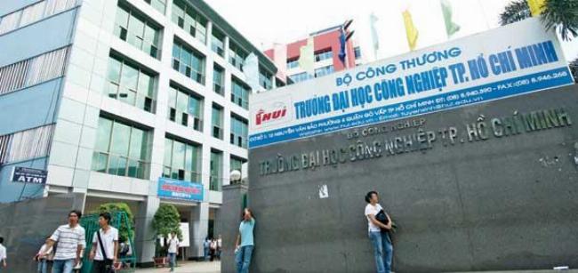 Biểu đồ minh họa mô hình năm yếu tố tính cách Big Five, có liên quan đến bảng câu hỏi NEO PI-R của Costa và McCrae 1992.