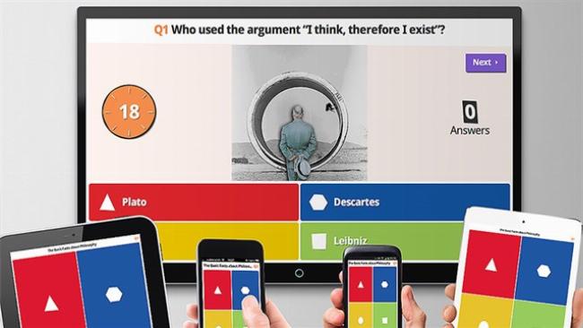 Hình ảnh người chơi game di động hỏi câu hỏi when question về thời gian trong game